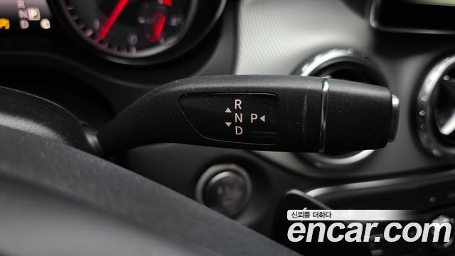 Mercedes-Benz GLA-Class 2016 — photo 9