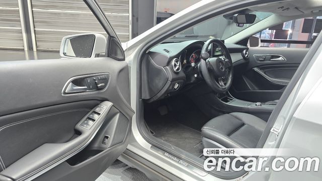 Mercedes-Benz GLA-Class 2016 — photo 10
