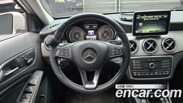 Mercedes-Benz GLA-Class 2016 — photo 13