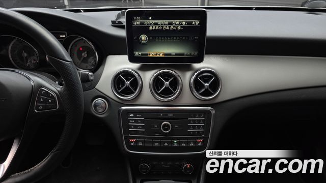 Mercedes-Benz GLA-Class 2016 — photo 14
