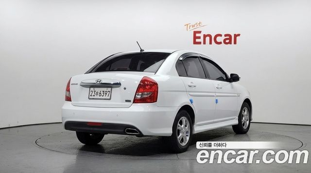 Hyundai Verna 2010 — photo 2