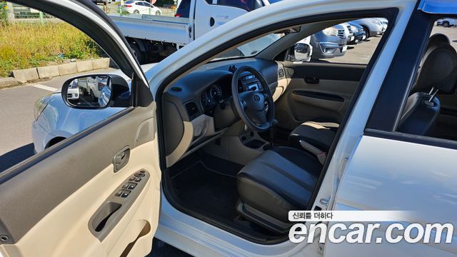 Hyundai Verna 2010 — photo 10