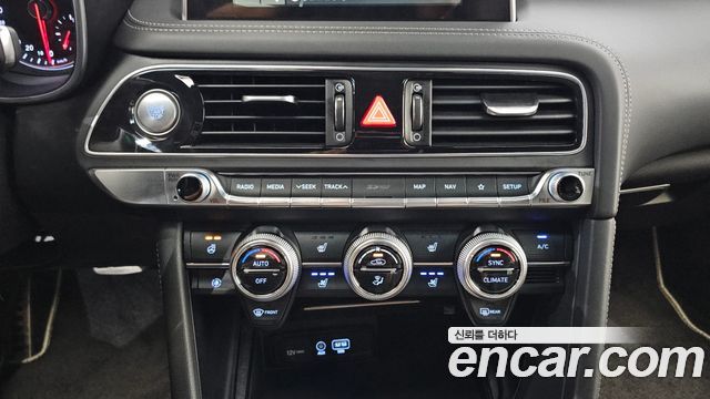 Genesis G70 2019 — photo 24