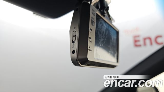 Genesis G70 2019 — photo 29