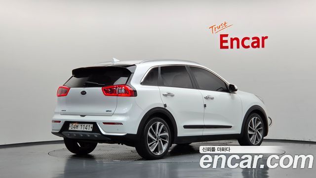 Kia Niro 2017 — photo 2