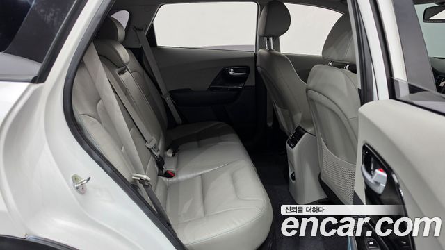 Kia Niro 2017 — photo 17