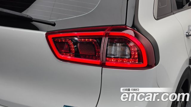 Kia Niro 2017 — photo 9