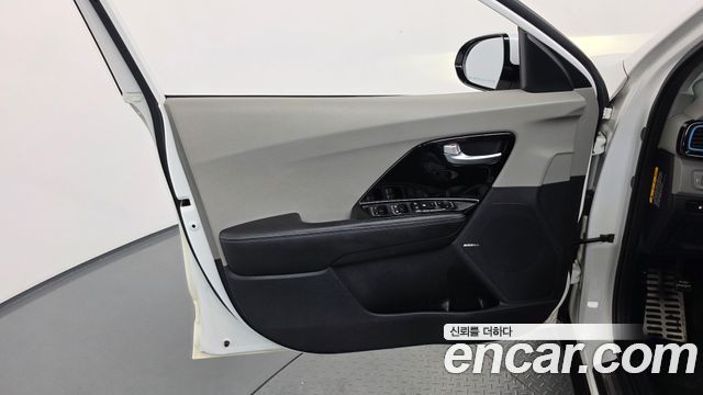 Kia Niro 2017 — photo 14