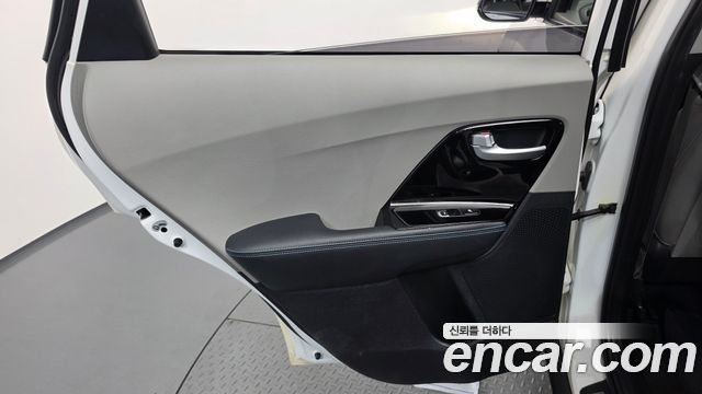 Kia Niro 2017 — photo 15