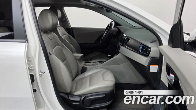 Kia Niro 2017 — photo 16