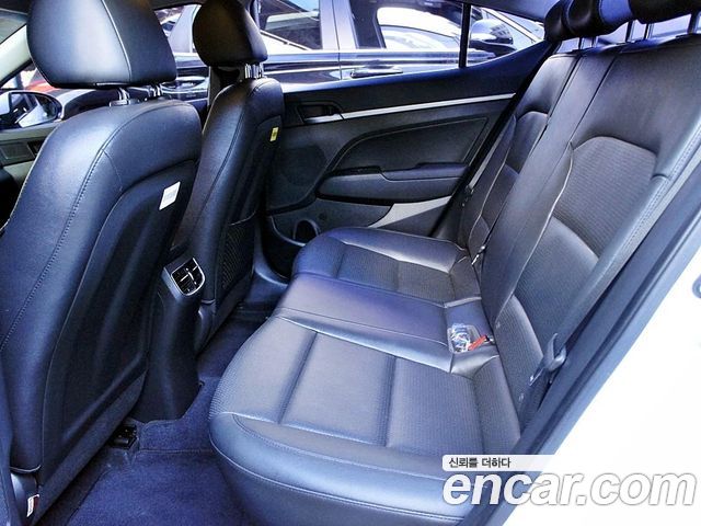 Hyundai AVANTE 2016 — photo 6