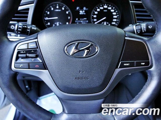 Hyundai AVANTE 2016 — photo 8