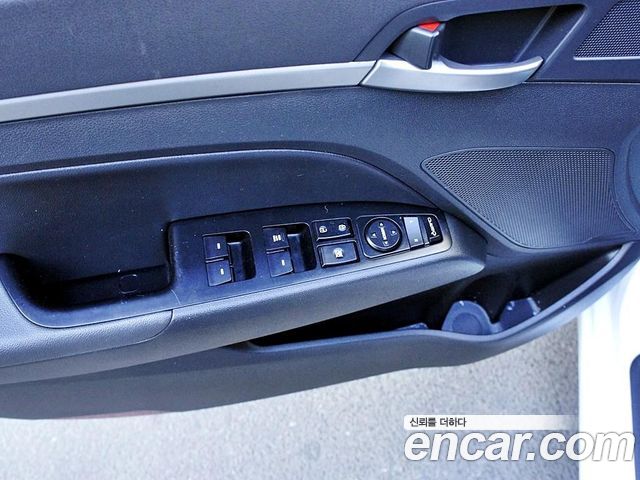 Hyundai AVANTE 2016 — photo 13