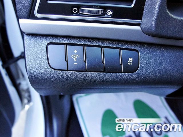 Hyundai AVANTE 2016 — photo 14