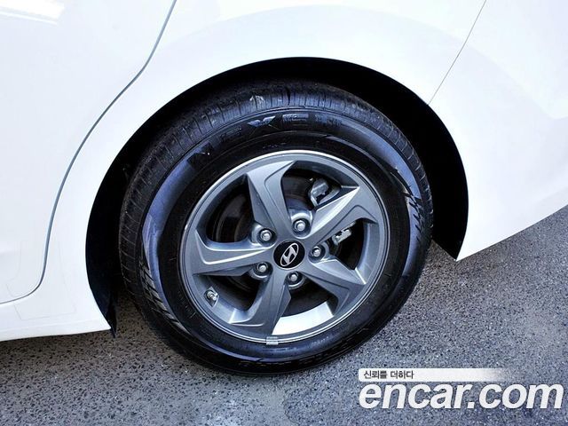 Hyundai AVANTE 2016 — photo 19
