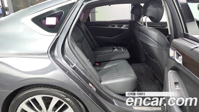 Genesis G80 2017 — photo 17