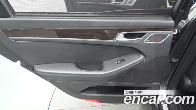 Genesis G80 2017 — photo 15
