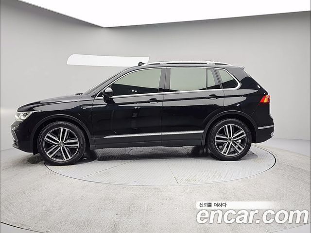 Volkswagen Tiguan 2023 — photo 2