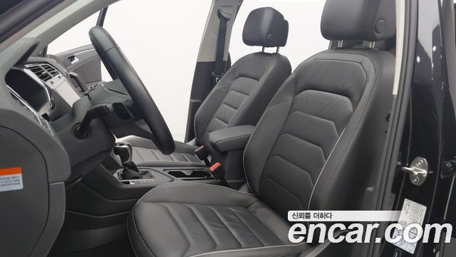 Volkswagen Tiguan 2023 — photo 10
