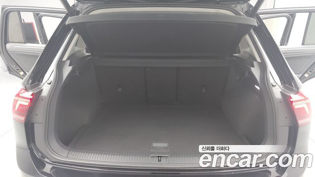 Volkswagen Tiguan 2023 — photo 12