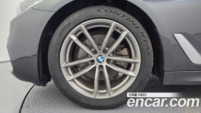 BMW 5-Series 2020 — photo 5