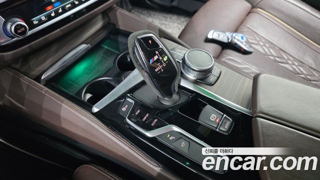 BMW 5-Series 2020 — photo 12