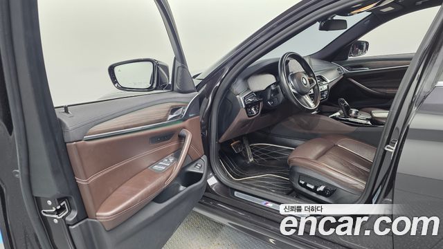 BMW 5-Series 2020 — photo 13