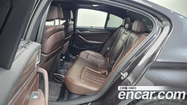 BMW 5-Series 2020 — photo 17