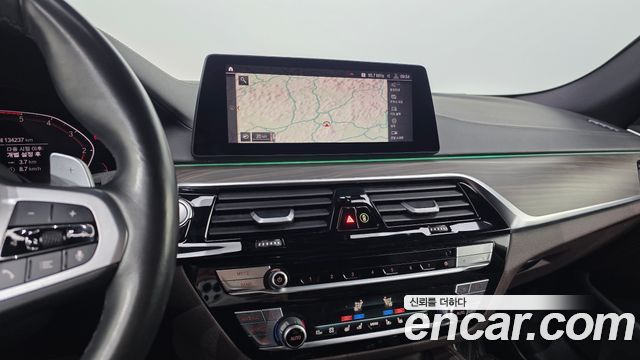 BMW 5-Series 2020 — photo 18