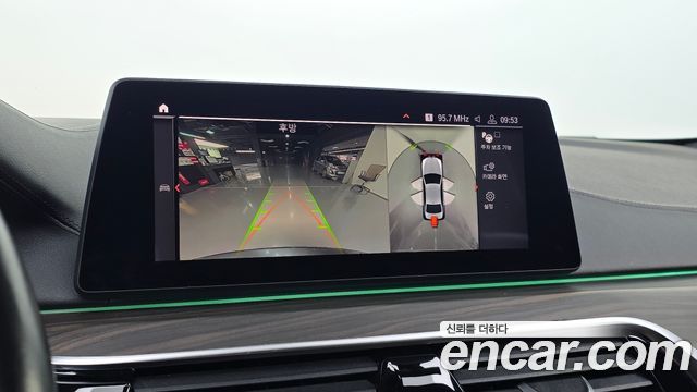 BMW 5-Series 2020 — photo 20