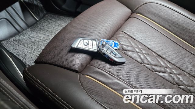 BMW 5-Series 2020 — photo 21