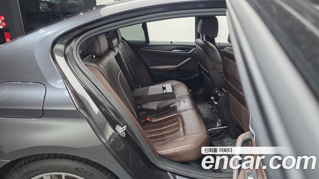 BMW 5-Series 2020 — photo 25