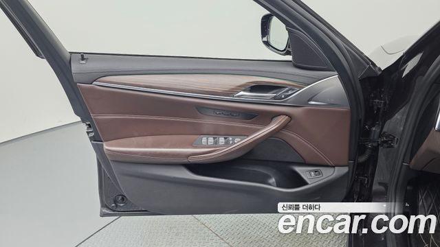 BMW 5-Series 2020 — photo 14
