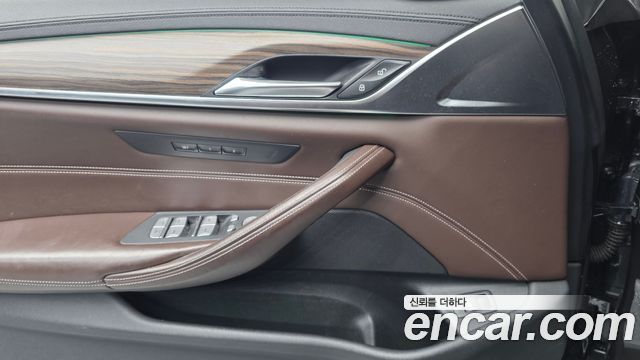 BMW 5-Series 2020 — photo 30