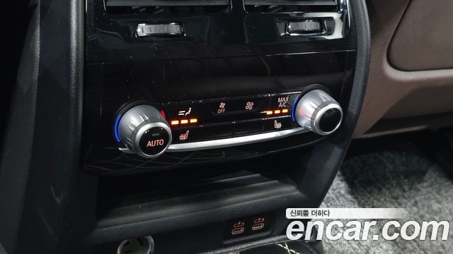 BMW 5-Series 2020 — photo 31