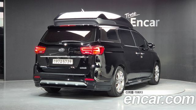 Kia Canival 2019 — photo 2