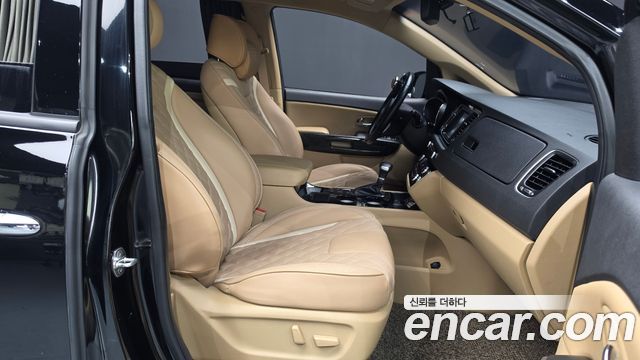 Kia Canival 2019 — photo 16