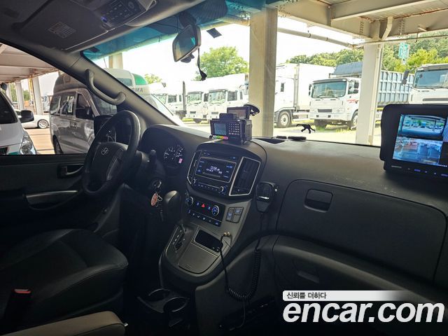 Hyundai Starex 2017 — photo 10