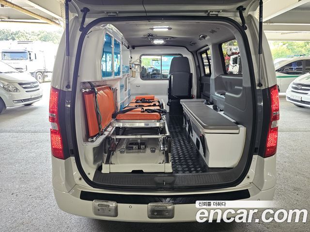 Hyundai Starex 2017 — photo 13