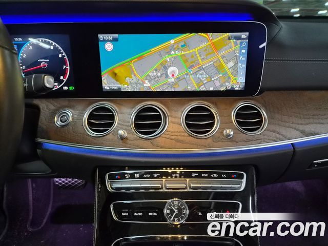 Mercedes-Benz E-Class 2019 — photo 12