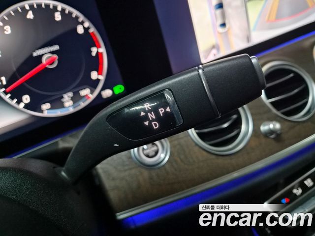Mercedes-Benz E-Class 2019 — photo 13