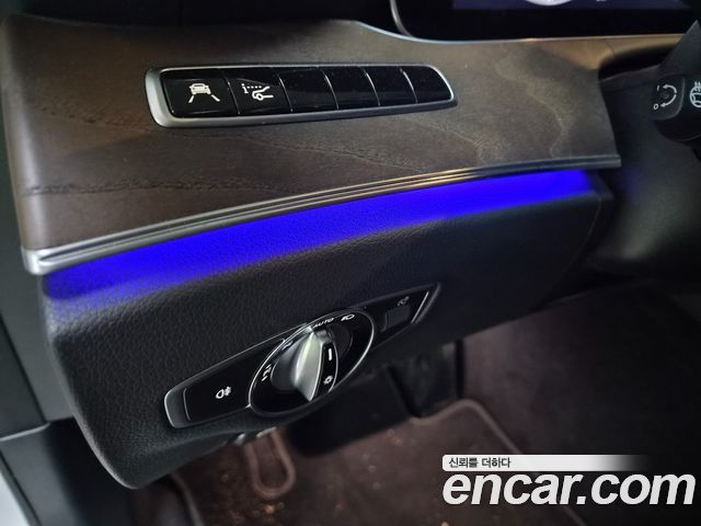 Mercedes-Benz E-Class 2019 — photo 14