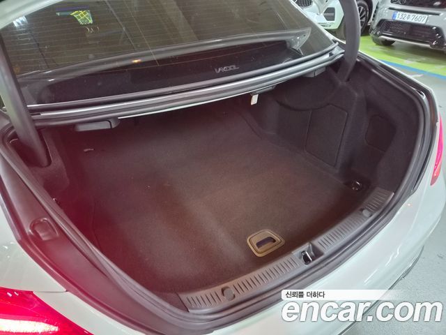 Mercedes-Benz E-Class 2019 — photo 18