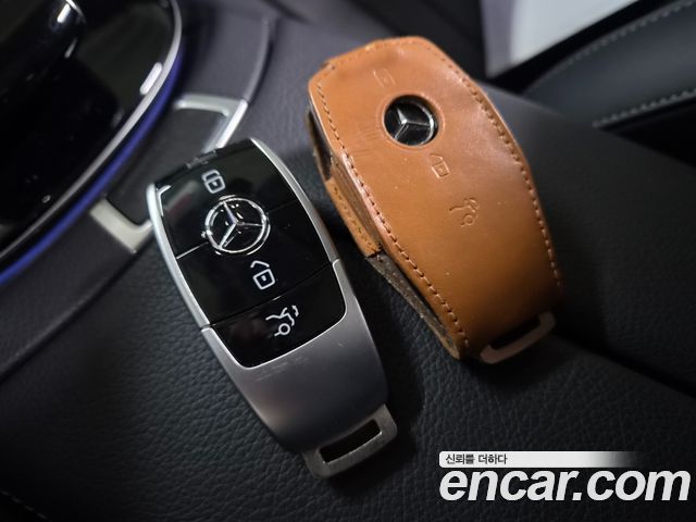 Mercedes-Benz E-Class 2019 — photo 19