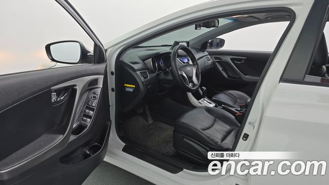 Hyundai AVANTE 2012 — photo 10