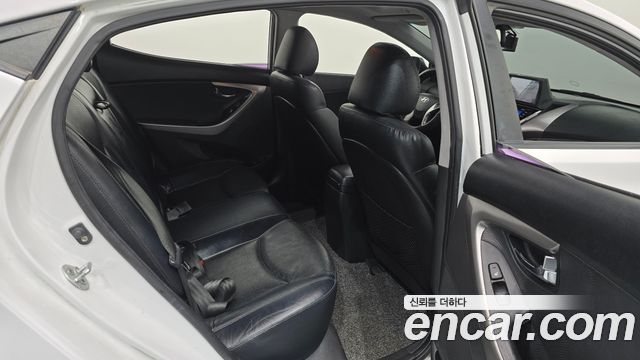 Hyundai AVANTE 2012 — photo 11