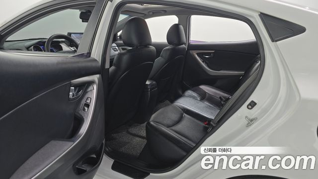 Hyundai AVANTE 2012 — photo 12
