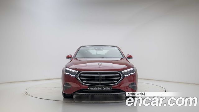Mercedes-Benz E-Class 2025 — photo 3