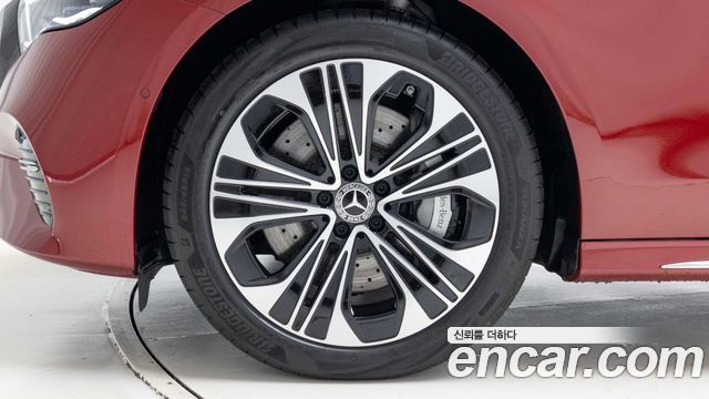 Mercedes-Benz E-Class 2025 — photo 5