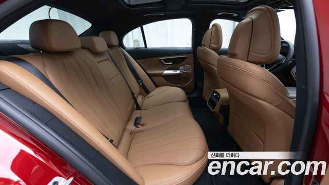 Mercedes-Benz E-Class 2025 — photo 10
